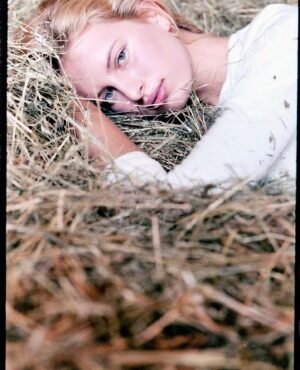 Karolína Kurková Instagram - Having a hay day... 🌾 These photos were taken in my grandma's village, Zeleznice where I spent every weekend and learned everything from my grandmother about her homemade remedies, making everything from scratch including making pickles, jams, compotes, gardening and running around in the nature. Moments I remember to this date as a little girl.  @achtungmode📷
