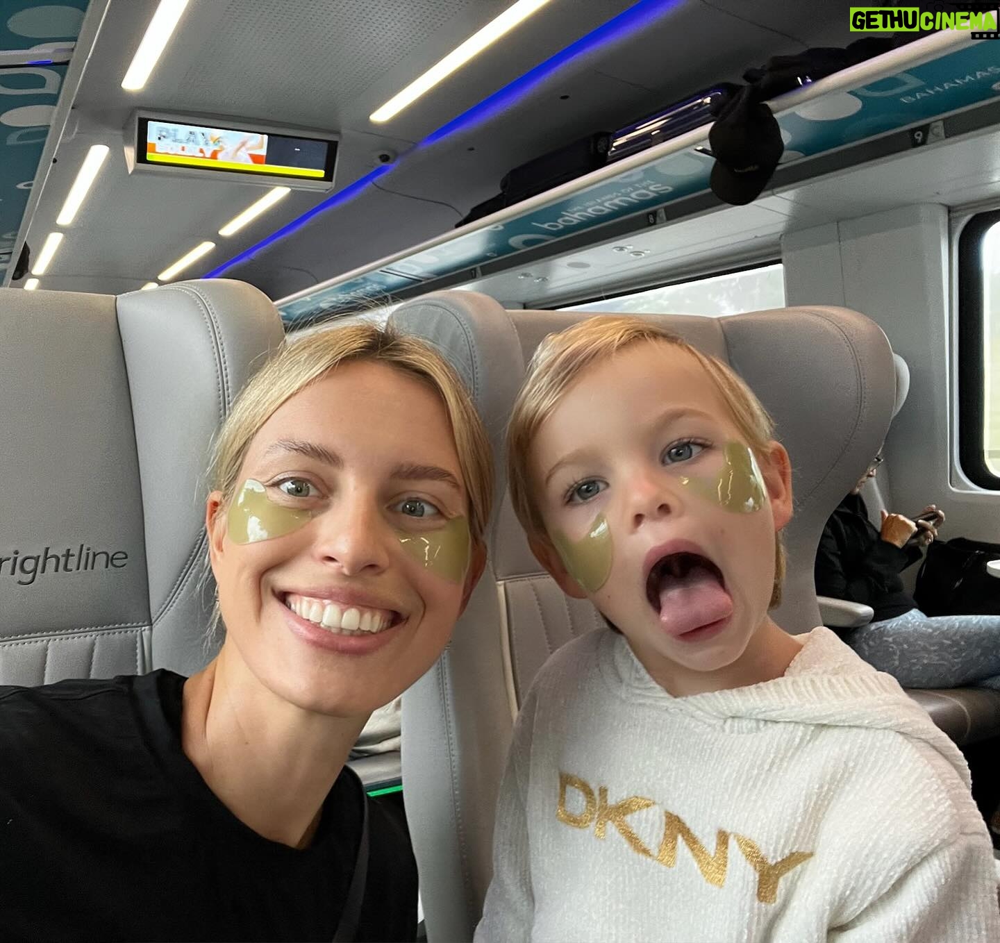 Karolína Kurková - 7.1K Likes - Guess where we're headed?? #springbreak #mostmagicalplaceonearth