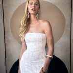 Karolína Kurková Instagram - Keep it clean and funky with accessories. 🤍 #kkstyle @toryburch @nordstrom