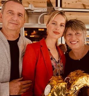 Karolína Kurková Instagram - Birthday celebrations with family. ❤️✨🥂