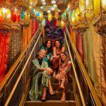 Karolína Kurková Instagram - Fun night out with friends celebrating my early birthday... special week ahead. Thank you Kim for organizing it ✨🎂 #indiannight #birthdaydinner #namaste