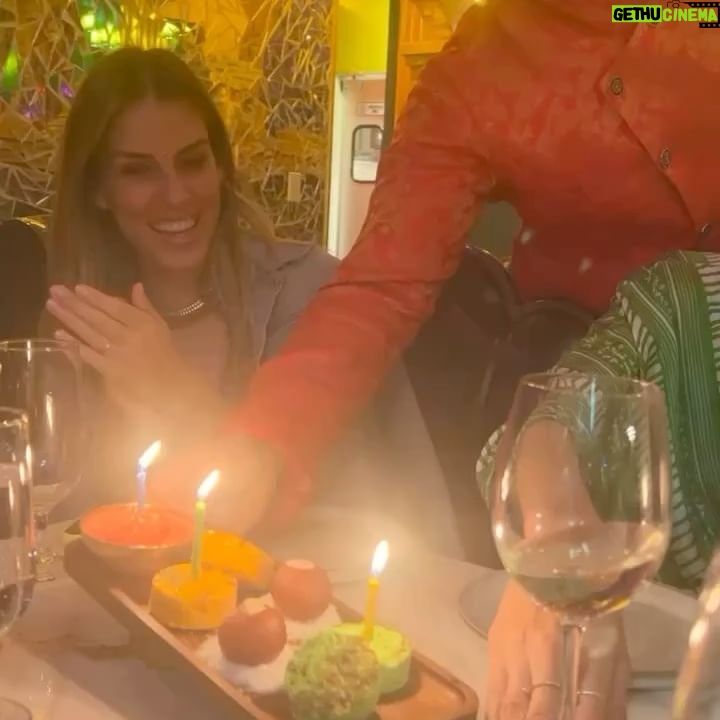 Karolína Kurková Instagram - Fun night out with friends celebrating my early birthday... special week ahead. Thank you Kim for organizing it ✨🎂 #indiannight #birthdaydinner #namaste