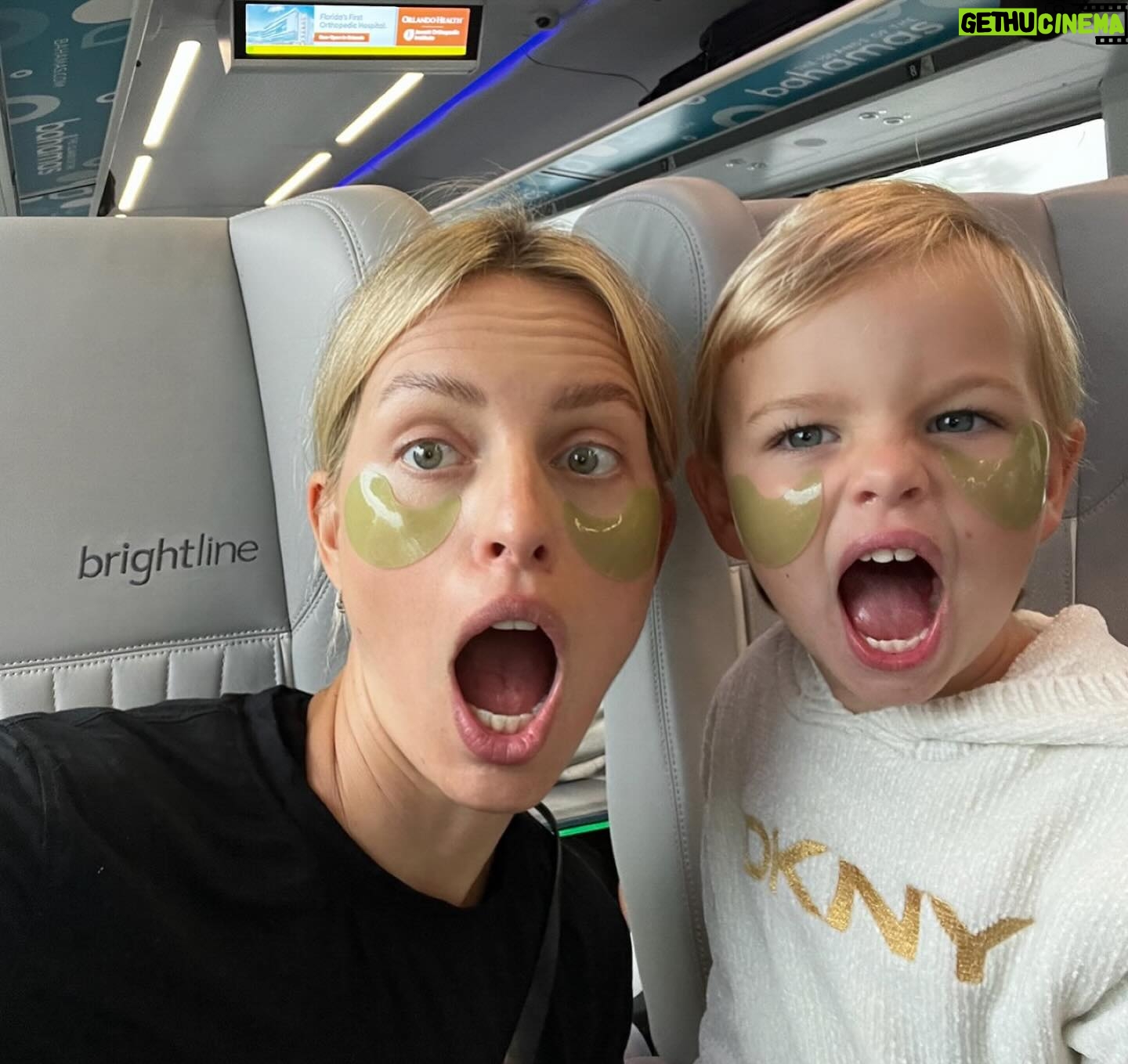 Karolína Kurková - 7.1K Likes - Guess where we're headed?? #springbreak #mostmagicalplaceonearth