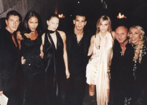 Karolína Kurková Instagram - Milan September 2002 // @dolcegabbana @naomi @karolinakurkova @enriqueapalacios @evariccobono @francasozzani1 

Photo by: @mariotestino