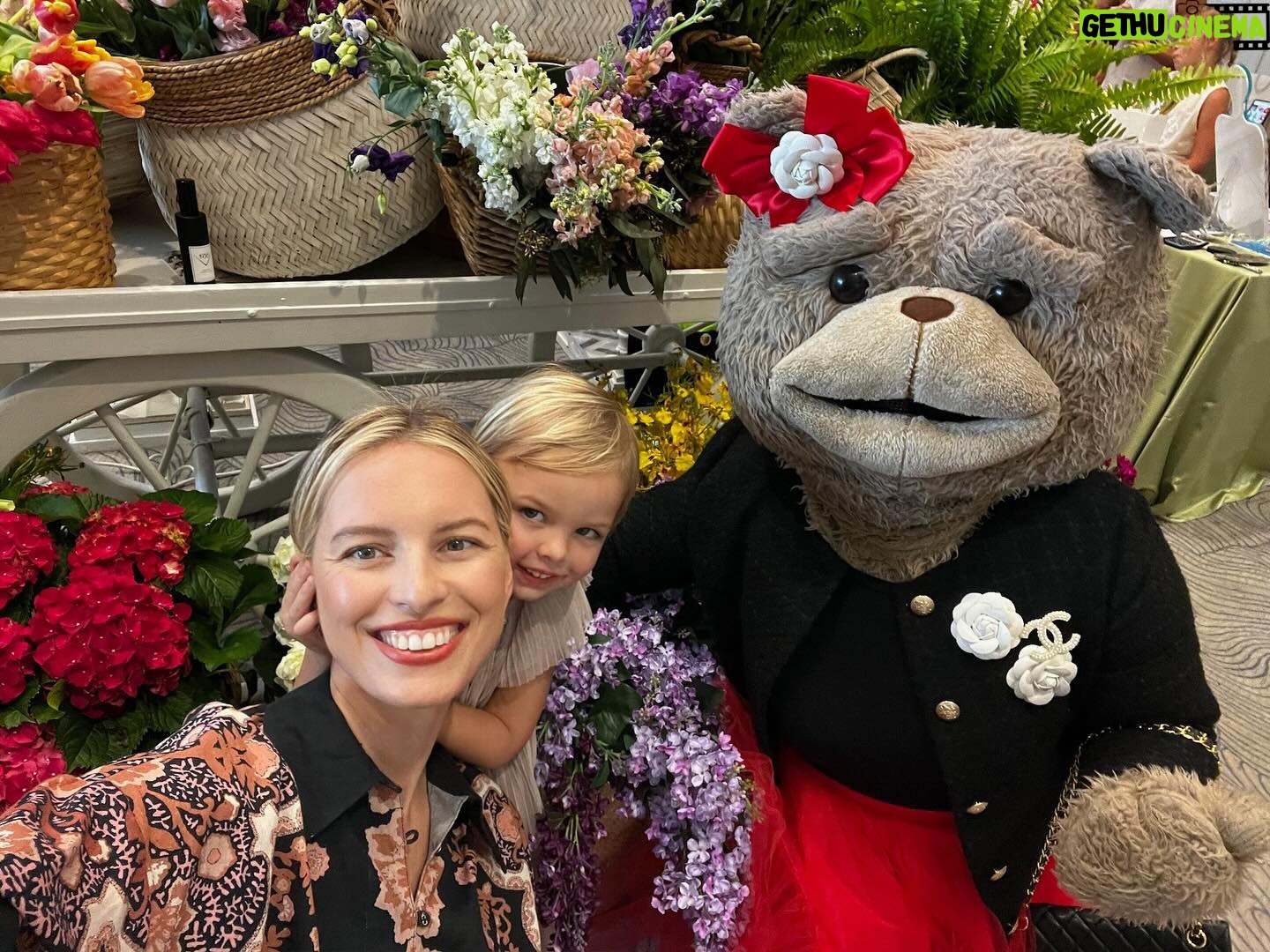 Karolína Kurková Instagram - Enjoying spring's fresh florals with my mini me:) #flowerpower