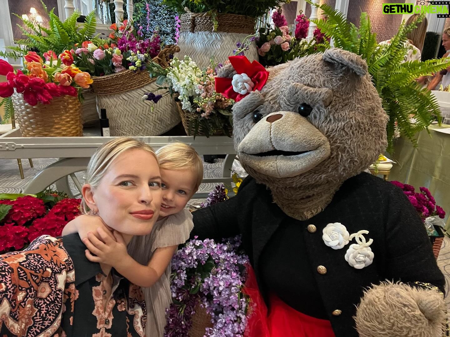 Karolína Kurková Instagram - Enjoying spring's fresh florals with my mini me:) #flowerpower