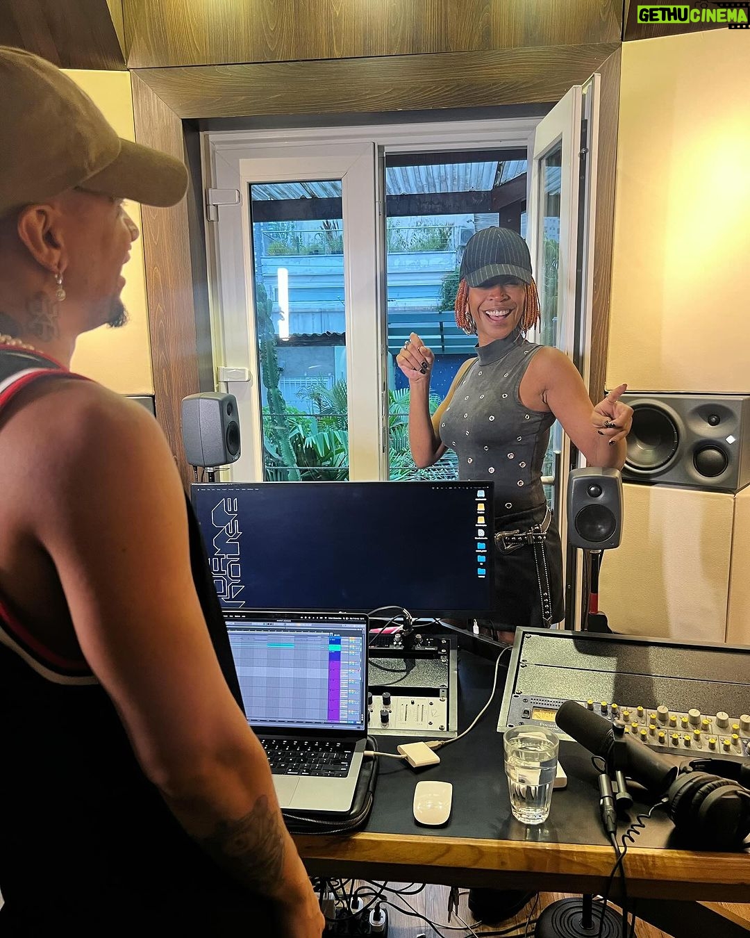 Karol Conká Instagram - Produzindo com o mestre @rafadiasdays