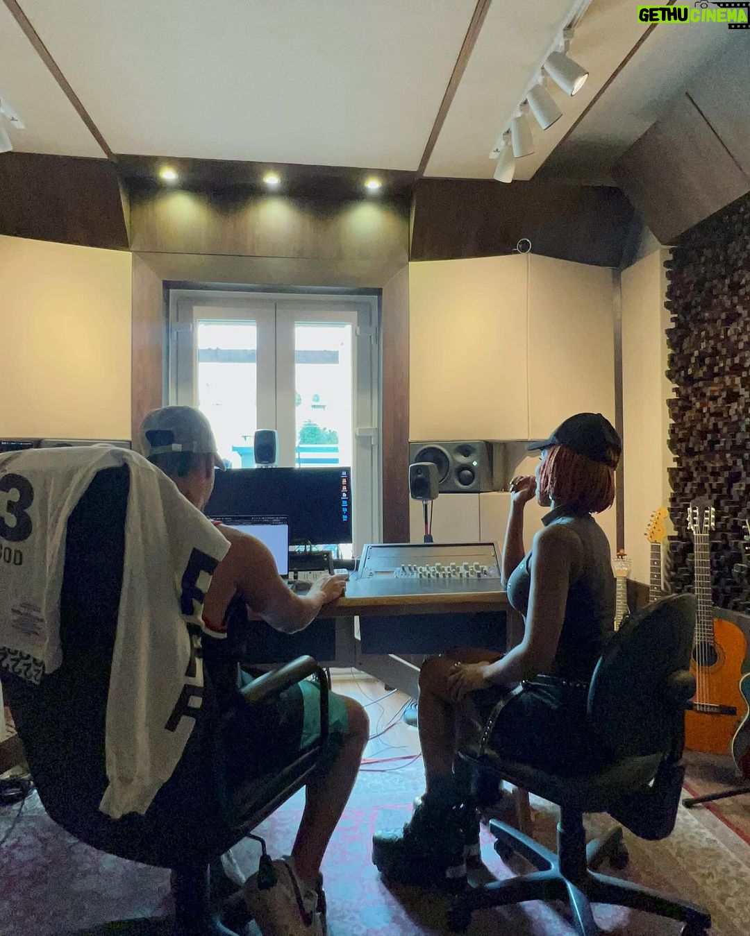 Karol Conká Instagram - Produzindo com o mestre @rafadiasdays