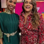 Karol Conká Instagram - A Mamacita é o momento!!! Que programa energético com a @karolconka. Amei demais ter você comigo no #TVZAoVivo!!! ❤️