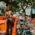 Karol Conká Instagram – Que delícia foi o meu segundo dia de #CarnavalConká, essa semana tem mais! Bora ferver comigoan #Negonas2000 

Foto @vxldinei