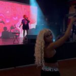 Karol Conká Instagram – Há 14 anos a nossa princesa @mcsoffia assistia o meu show no @sescpompeia, ela tinha apenas 5 anos. Chegou no meu camarim e, com os olhinhos brilhando, me disse que queria ser artista e cantar RAP.
Criamos uma conexão muito linda ao longo dos anos e tive o prazer de participar do seu show, na quinta-feira (11/01), no mesmo palco que ela me admirava quando criança. Foi muito emocionante.🥹
Hj sou eu que chego no camarim dela com olhos brilhando de tanta admiração.
Muito obrigada Soffiaaa, amo a sua existência e desejo muita proteção e que vc continue com a sua carreira bem bonitaaaa! ❤️