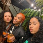 Karol Conká Instagram - Ansiosa pra lançar Negona nas plataformas com as brabas @tashaokereke & @tracieokereke 🔥