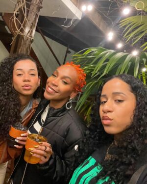 Karol Conká Instagram - Ansiosa pra lançar Negona nas plataformas com as brabas @tashaokereke & @tracieokereke 🔥