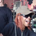 Karol Conká Instagram – Que delíciaaa essa viagem pra São Carlos. Fizemos um show eletrizante, já estava amanhecendo quando subimos no palco e foi muito divertido animar o Halloween da IeS @festasies. 🎃✨
Agradeço a produção do evento, a minha equipe e o público que além de prestigiar o show, distribuiu muito carinho. ❤️