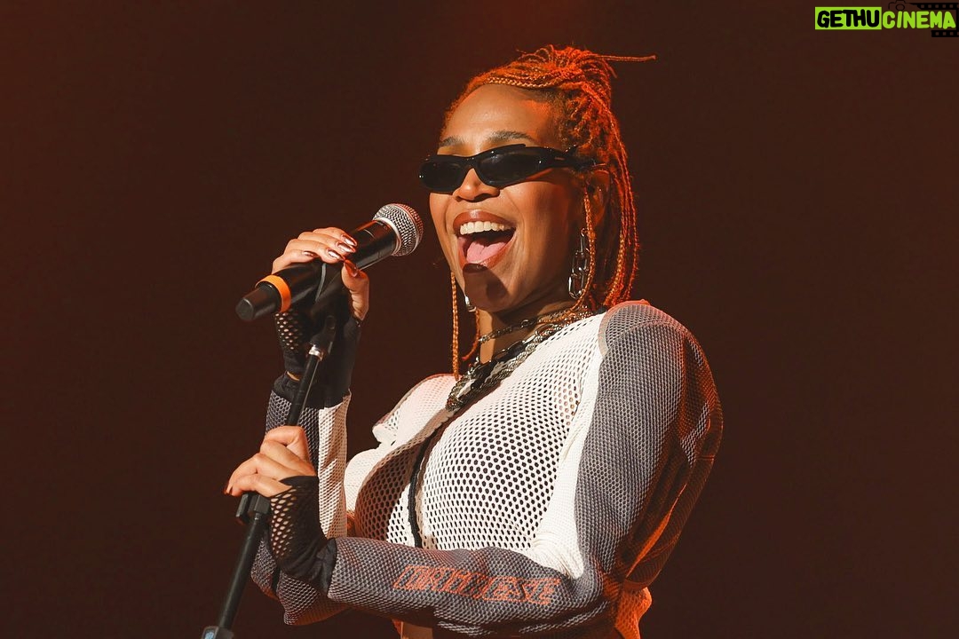 Karol Conká Instagram - Muito obrigadaaa @caixaculturalbrasilia pela oportunidade de me apresentar no @festivalpalcobrasil. Foi um show lindo com um público animado e carinhoso. Realmente foi muito especial. Eu ameeeii muitoan! ❤️ 📸: @duanecarvalho Brasilia-DF