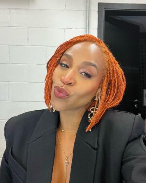 Karol Conká Instagram - Bem tranquila porque acabei de receber o corte do clipe de Negona feat @tashaokereke e @tracieokereke e quero dizer que a @aishambikila arrasou na direçawn. Não vejo a hora de lançar pra vcs, me sinto pronta.