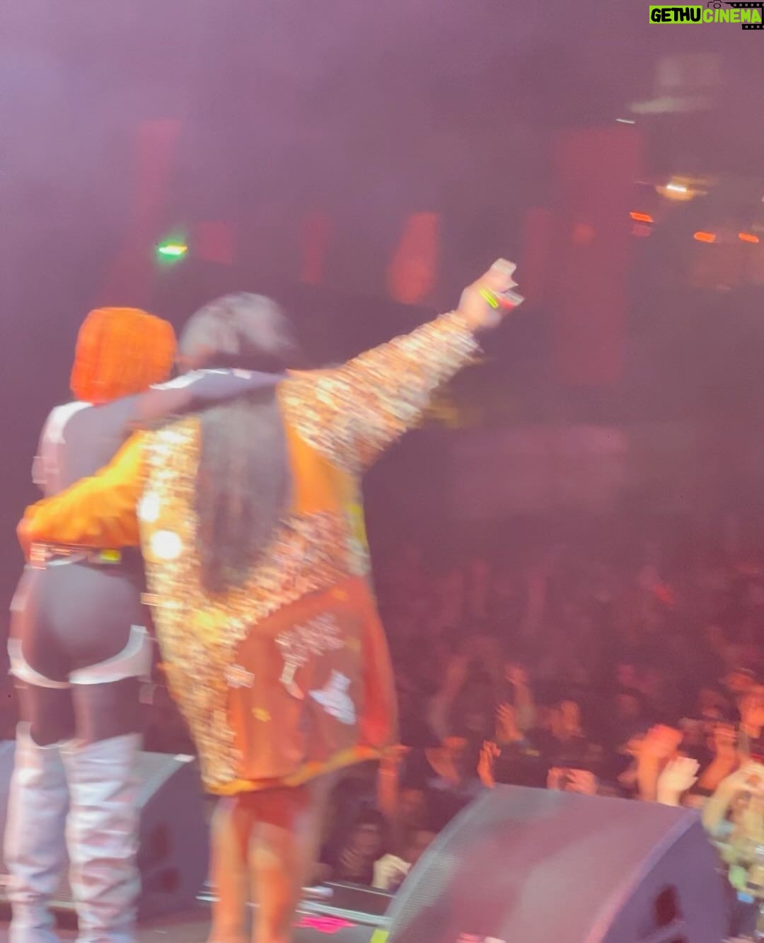 Karol Conká Instagram - @rockthemountain 🔥 Que delíciaa participar desse festival e dividir o palco com a minha amiga bandida @mccaroldeniteroioficial. ❤️ Foto: @ianrassari