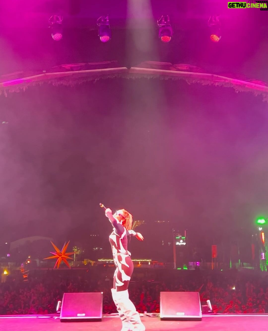 Karol Conká Instagram - @rockthemountain 🔥 Que delíciaa participar desse festival e dividir o palco com a minha amiga bandida @mccaroldeniteroioficial. ❤️ Foto: @ianrassari