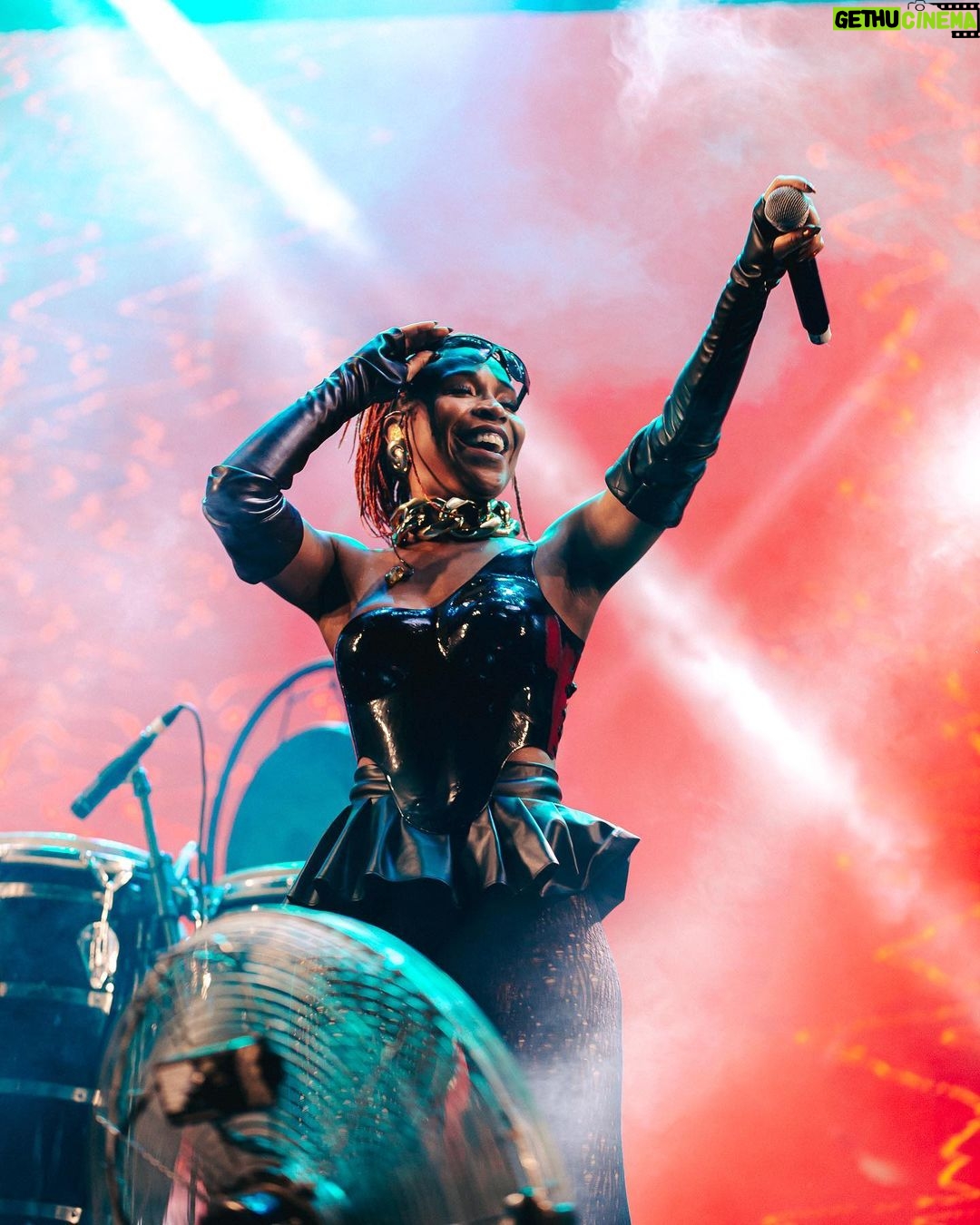 Karol Conká Instagram - Bora ferver juntos no Festival IMuNe @coletivoimune nessa quinta-feira (02/11) 🔥 Eu to muito animada pra chegar em BH!