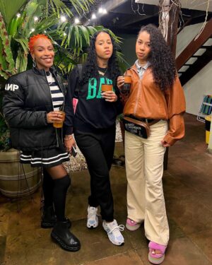 Karol Conká Instagram - Ansiosa pra lançar Negona nas plataformas com as brabas @tashaokereke & @tracieokereke 🔥