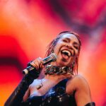 Karol Conká Instagram – Muito obrigada @festivalmada, que noite maravilhosa tivemos juntos. 
Um beijo enorme em todos os natalenses, sou muito grata pelo carinho e reconhecimento que recebo. Até a próximaaa. ❤️
Foto: @ianrassari 
Styling: @dariomittmann