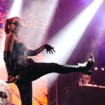Karol Conká Instagram – Muito obrigada @festivalmada, que noite maravilhosa tivemos juntos. 
Um beijo enorme em todos os natalenses, sou muito grata pelo carinho e reconhecimento que recebo. Até a próximaaa. ❤️
Foto: @ianrassari 
Styling: @dariomittmann