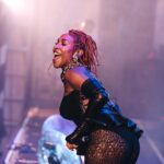 Karol Conká Instagram – Muito obrigada @festivalmada, que noite maravilhosa tivemos juntos. 
Um beijo enorme em todos os natalenses, sou muito grata pelo carinho e reconhecimento que recebo. Até a próximaaa. ❤️
Foto: @ianrassari 
Styling: @dariomittmann