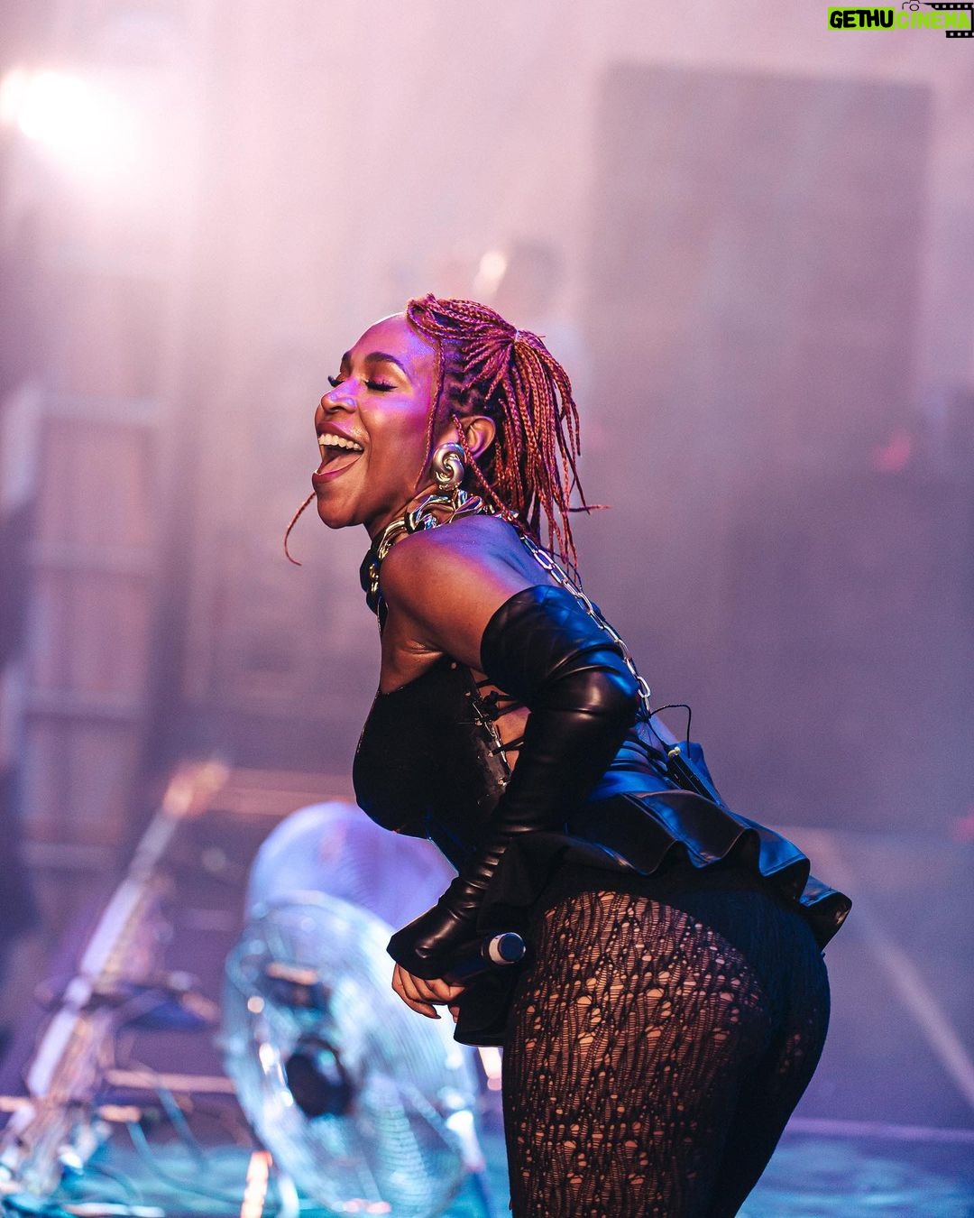 Karol Conká Instagram - Muito obrigada @festivalmada, que noite maravilhosa tivemos juntos. Um beijo enorme em todos os natalenses, sou muito grata pelo carinho e reconhecimento que recebo. Até a próximaaa. ❤️ Foto: @ianrassari Styling: @dariomittmann