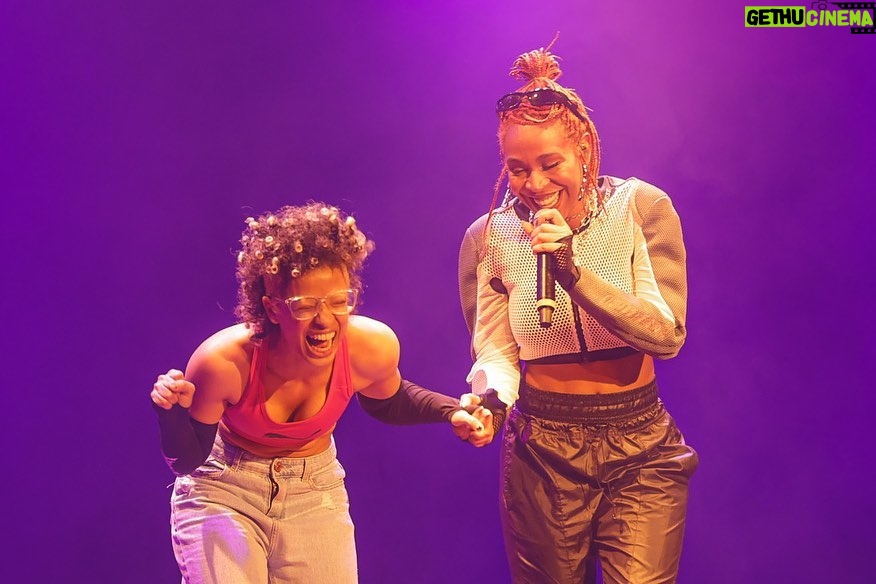 Karol Conká Instagram - Muito obrigadaaa @caixaculturalbrasilia pela oportunidade de me apresentar no @festivalpalcobrasil. Foi um show lindo com um público animado e carinhoso. Realmente foi muito especial. Eu ameeeii muitoan! ❤️ 📸: @duanecarvalho Brasilia-DF