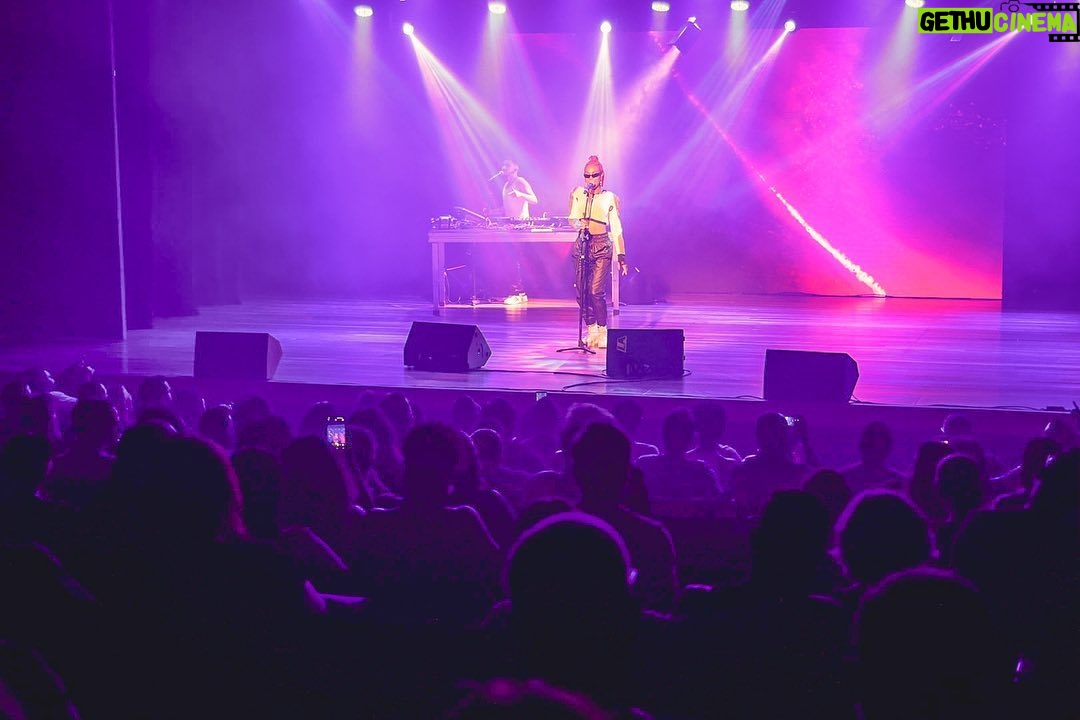 Karol Conká Instagram - Muito obrigadaaa @caixaculturalbrasilia pela oportunidade de me apresentar no @festivalpalcobrasil. Foi um show lindo com um público animado e carinhoso. Realmente foi muito especial. Eu ameeeii muitoan! ❤️ 📸: @duanecarvalho Brasilia-DF