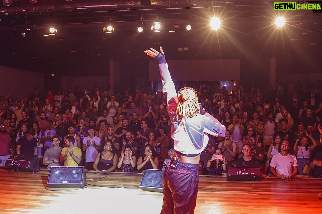 Karol Conká Instagram - Muito obrigadaaa @caixaculturalbrasilia pela oportunidade de me apresentar no @festivalpalcobrasil. Foi um show lindo com um público animado e carinhoso. Realmente foi muito especial. Eu ameeeii muitoan! ❤️ 📸: @duanecarvalho Brasilia-DF