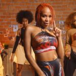 Karol Conká Instagram - Tem que ter fôlego pra acompanhar esses passos 🥵 O vídeo da coreografia completa de “Negona”, com @karolconka, já está disponível no YouTube do Filtr Music! 💙 #FiltrMusicBR