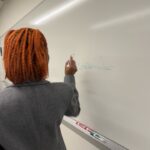 Karol Conká Instagram - Issoan, bem bonita aqui fora com os preciosos @kond e @euxama em Harvard. Boston, Massachusetts, USA