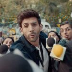 Kartik Aaryan Instagram - Feeling CHATPATA aur CHATKAREDAAR to be the brand ambassador of @hajmolaindia 😊 And super happy to present Desh ka Naya Aam- Mr. Aam 😋 #DaburHajmola #MrAam #Mango #MangoSeason #KachhaAam