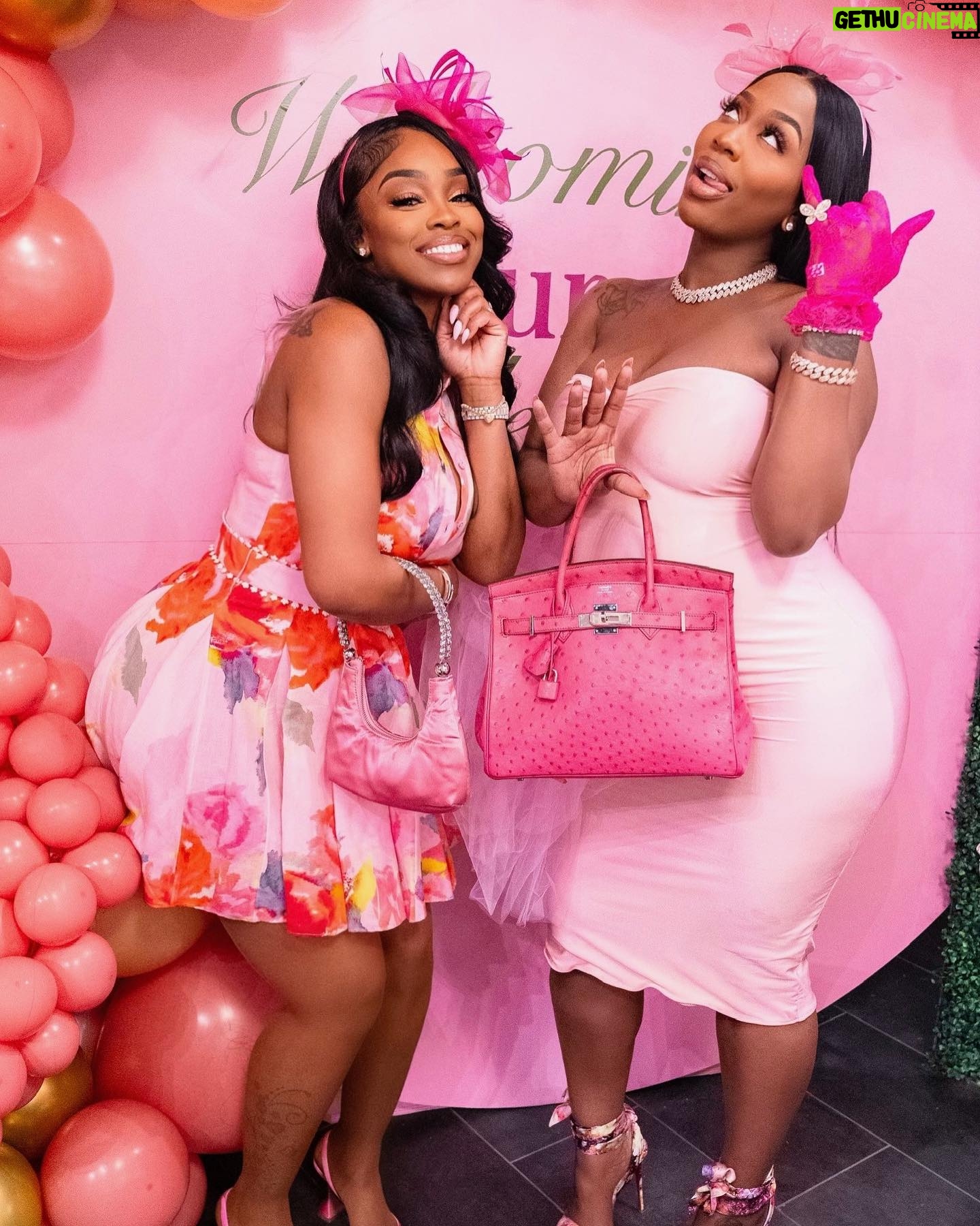 Kash Doll Instagram - Had a good time at the KlariTEA Party 💕☕️ my girls did their Big 1 My sister forgot my dress in atl so the best @cdkkreations made my dress in 20 mins right before i walked in thank u boookah 💋 📸 @bookwitbenji_