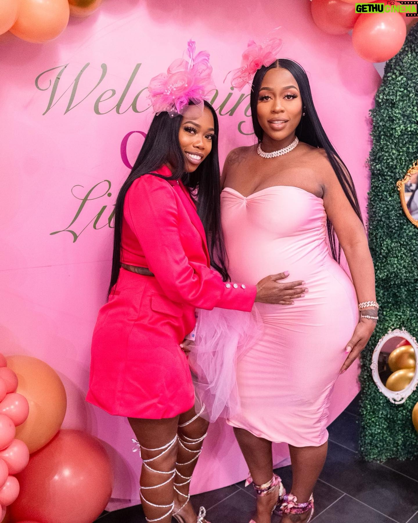 Kash Doll Instagram - Had a good time at the KlariTEA Party 💕☕️ my girls did their Big 1 My sister forgot my dress in atl so the best @cdkkreations made my dress in 20 mins right before i walked in thank u boookah 💋 📸 @bookwitbenji_