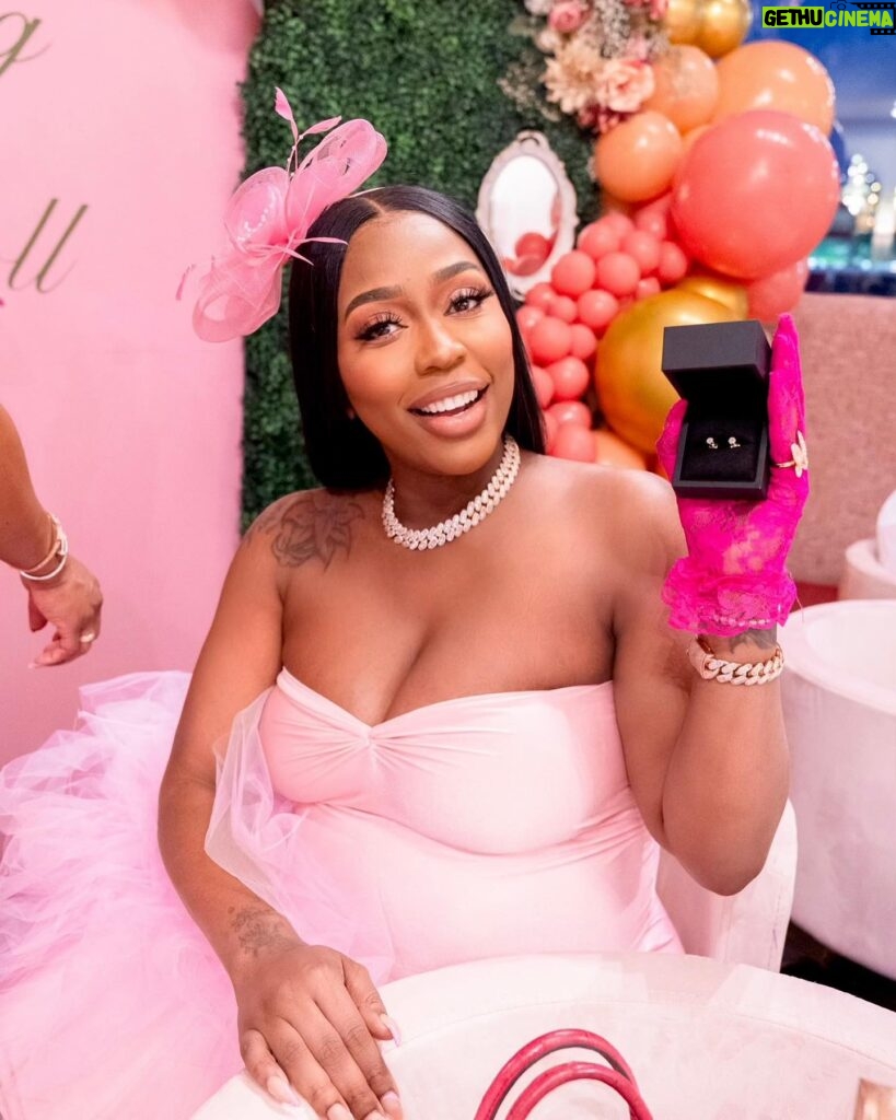 Kash Doll Instagram - Had a good time at the KlariTEA Party 💕☕️ my girls did their Big 1 My sister forgot my dress in atl so the best @cdkkreations made my dress in 20 mins right before i walked in thank u boookah 💋 📸 @bookwitbenji_