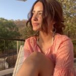 Kashmira Pardesi Instagram – When that one compliment melts her into a smile 👀