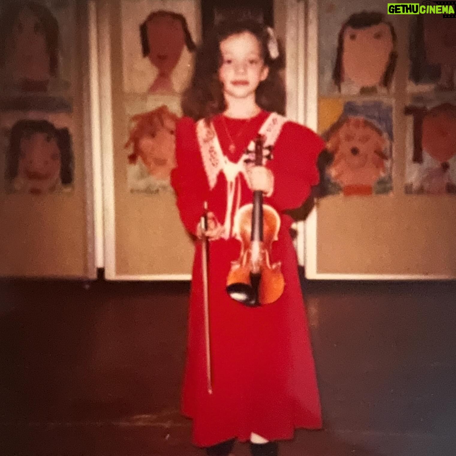 Kat Dennings Instagram - RING RING FASHION CALLING