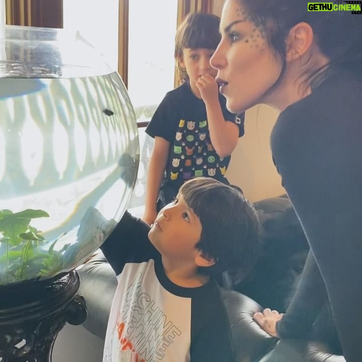 Kat Von D Instagram - Visit to my dearest @dillonforte @jadefenixforte amazing home and Tattoo Ranch here in beautiful Wimberly, Texas! 🖤 Shortly after the lockdowns in California a few years back, both of our families made the decision to leave. Our family left to rural Indiana, while they went to rural Texas. It was a bittersweet move, especially considering that both of our boys are close, and we would definitely miss each other. But we make the effort and make these long distance “play dates” happen whenever we can. @dillonforte has created the most inspiring workspace to work out of on the Forte Tattoo Ranch on acres of untouched nature, complete with a private glass pyramid loft, bee colonies, and free range all-black chickens! Both our boys ran around picking blue bonnets for the mamas, and playing tag. 🥹 It’s not easy for @prayers and I to find families that we can relate to on all levels, especially when it comes to creativity, spirituality, and parenting — so we are just so grateful to have @dillonforte @jadefenixforte (and their sweet boy, Ensō) in our lives! It’s been so inspiring to see their goth homestead come to life and can’t wait to come back!! 🖤 so proud of you @dillonforte !