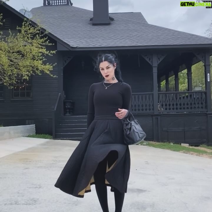 Kat Von D Instagram - Visit to my dearest @dillonforte @jadefenixforte amazing home and Tattoo Ranch here in beautiful Wimberly, Texas! 🖤 Shortly after the lockdowns in California a few years back, both of our families made the decision to leave. Our family left to rural Indiana, while they went to rural Texas. It was a bittersweet move, especially considering that both of our boys are close, and we would definitely miss each other. But we make the effort and make these long distance “play dates” happen whenever we can. @dillonforte has created the most inspiring workspace to work out of on the Forte Tattoo Ranch on acres of untouched nature, complete with a private glass pyramid loft, bee colonies, and free range all-black chickens! Both our boys ran around picking blue bonnets for the mamas, and playing tag. 🥹 It’s not easy for @prayers and I to find families that we can relate to on all levels, especially when it comes to creativity, spirituality, and parenting — so we are just so grateful to have @dillonforte @jadefenixforte (and their sweet boy, Ensō) in our lives! It’s been so inspiring to see their goth homestead come to life and can’t wait to come back!! 🖤 so proud of you @dillonforte !