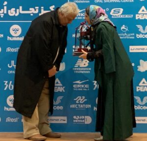 Katayoun Riahi Instagram - با افتخار در کنار قهرمانان افتخار آفرین ایران‌زمین در مرکز خرید اوپال، بانی این شب بیادماندنی و شیرین بانوی مقدم، که مرا به نمایندگی بنیاد کمک فراخواند که به نمایندگی از سمت بنیاد قدر دان هدیه ای هر چند ناچیز برای هفت مدال طلای جوانمرد ناشنوا و دیگر توانمندان از نوعی دیگر باشیم. سپاس از همراهی بانو آيدا نیکخواه و جناب شهرام ناصری هميشه همراه.....
@komakcharityfoundation
@pooria_one 
@shirin_moghaddam 
@shahramnaseri 
#ایدا_نیکخواه
#فدراسیون_پارالمپیک
#محمد_رضا_طالقانی 
#گرشارضایی 
آرش_ضللی_پور
@anitahaghgoshaa
