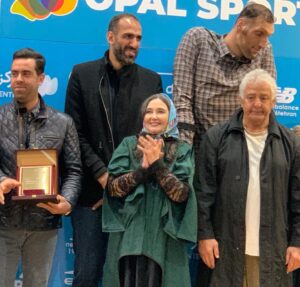 Katayoun Riahi Instagram - با افتخار در کنار قهرمانان افتخار آفرین ایران‌زمین در مرکز خرید اوپال، بانی این شب بیادماندنی و شیرین بانوی مقدم، که مرا به نمایندگی بنیاد کمک فراخواند که به نمایندگی از سمت بنیاد قدر دان هدیه ای هر چند ناچیز برای هفت مدال طلای جوانمرد ناشنوا و دیگر توانمندان از نوعی دیگر باشیم. سپاس از همراهی بانو آيدا نیکخواه و جناب شهرام ناصری هميشه همراه.....
@komakcharityfoundation
@pooria_one 
@shirin_moghaddam 
@shahramnaseri 
#ایدا_نیکخواه
#فدراسیون_پارالمپیک
#محمد_رضا_طالقانی 
#گرشارضایی 
آرش_ضللی_پور
@anitahaghgoshaa