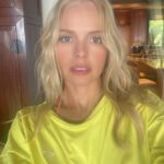 Kate Bosworth Instagram - We wanted to create a lived in, fresh-from-the-surf, bronzed glam look for the @roxy campaign ☀️ thank you @bridgetbragerhair @nathanhejl for your amazing talent! These are the only selfies I took because we were so busy and needed all the daylight - I’m pretty sure it’s sunscreen on the lens of the first photo (wiped it off for the 2nd 😁)