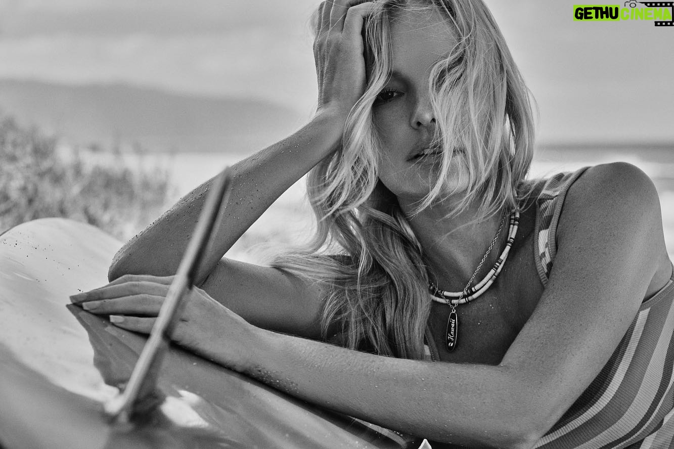 Kate Bosworth Instagram - Back to the beach 🩷💛🧡❤️ by @alique_studio