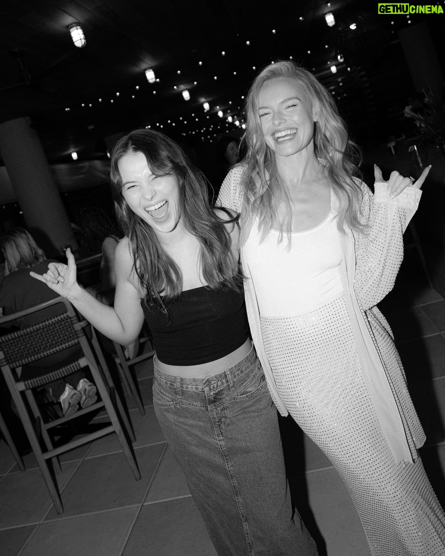 Kate Bosworth Instagram - Celebrating my @roxy collection at The Rockaways 🖤🖤🖤 (avail May 10!) 🏄🏼♀️