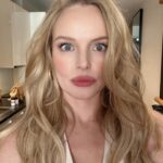 Kate Bosworth Instagram - Dream beach waves from dream girl @jennifer_yepez for @thedrewbarrymoreshow today :) 🌊🌸🌅