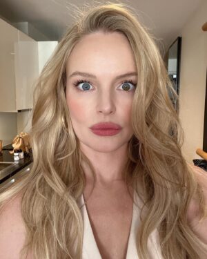 Kate Bosworth Instagram - Dream beach waves from dream girl @jennifer_yepez for @thedrewbarrymoreshow today :) 🌊🌸🌅