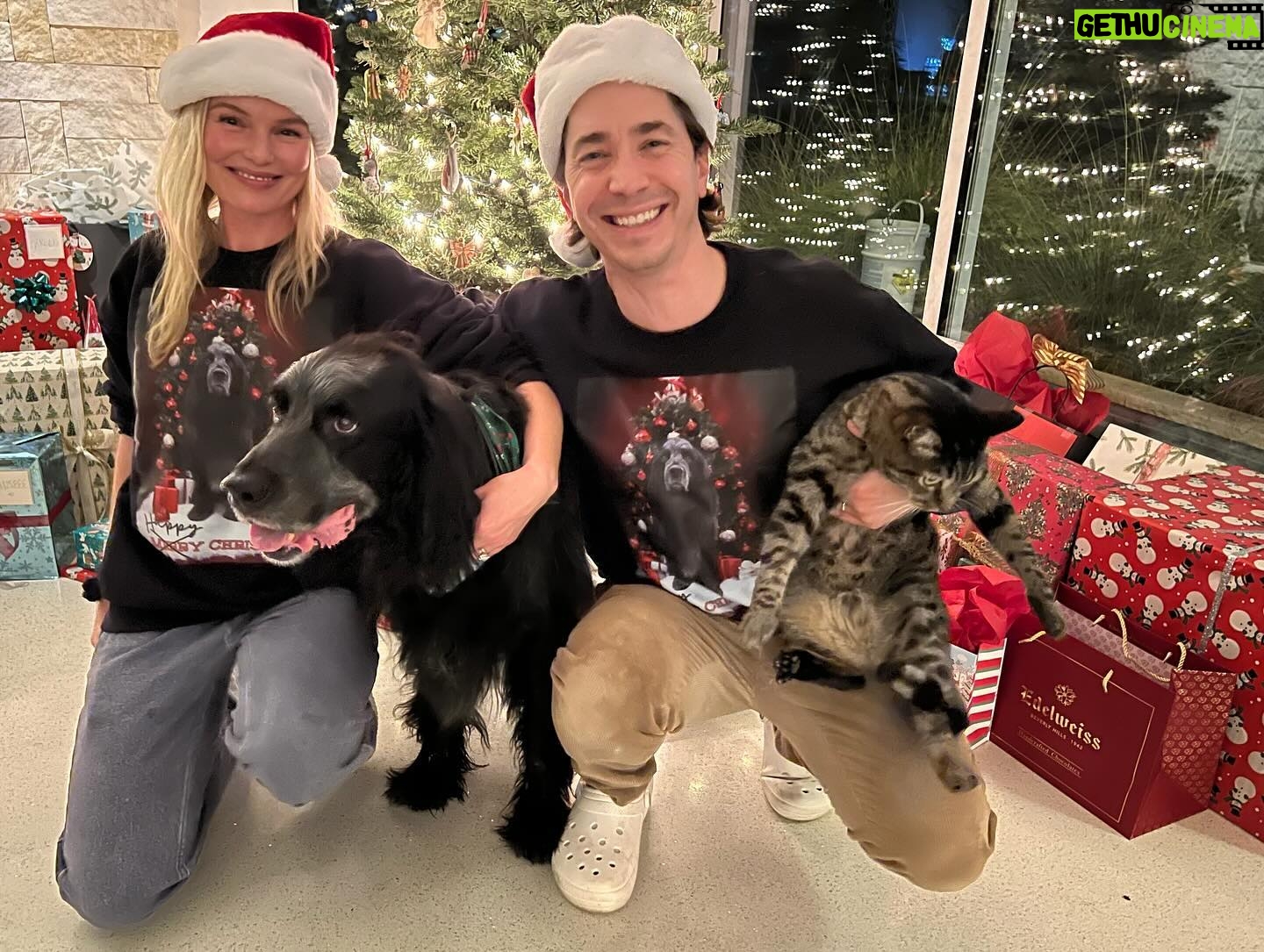 Kate Bosworth Instagram - Wishing you all the Happy-est Holiday! 🎄 Love, The Bongs 😘