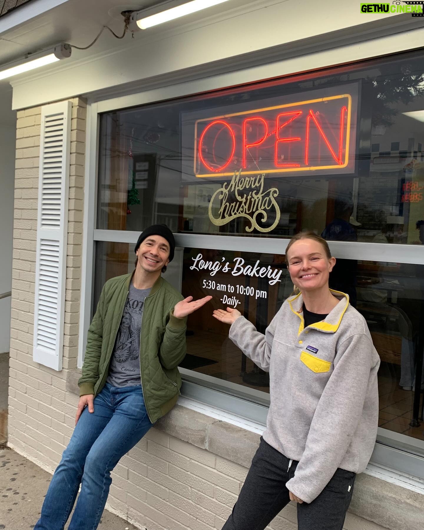 Kate Bosworth Instagram - Ate our way cross country! 🚗🍜🍩 (Things started to get real in Albuquerque w/ stained shirts slide 6)